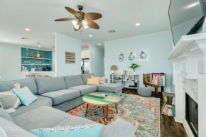 Lollygaggin by the Beach! Fenced Yard, Outdoor Bar, Freshly Remodeled!